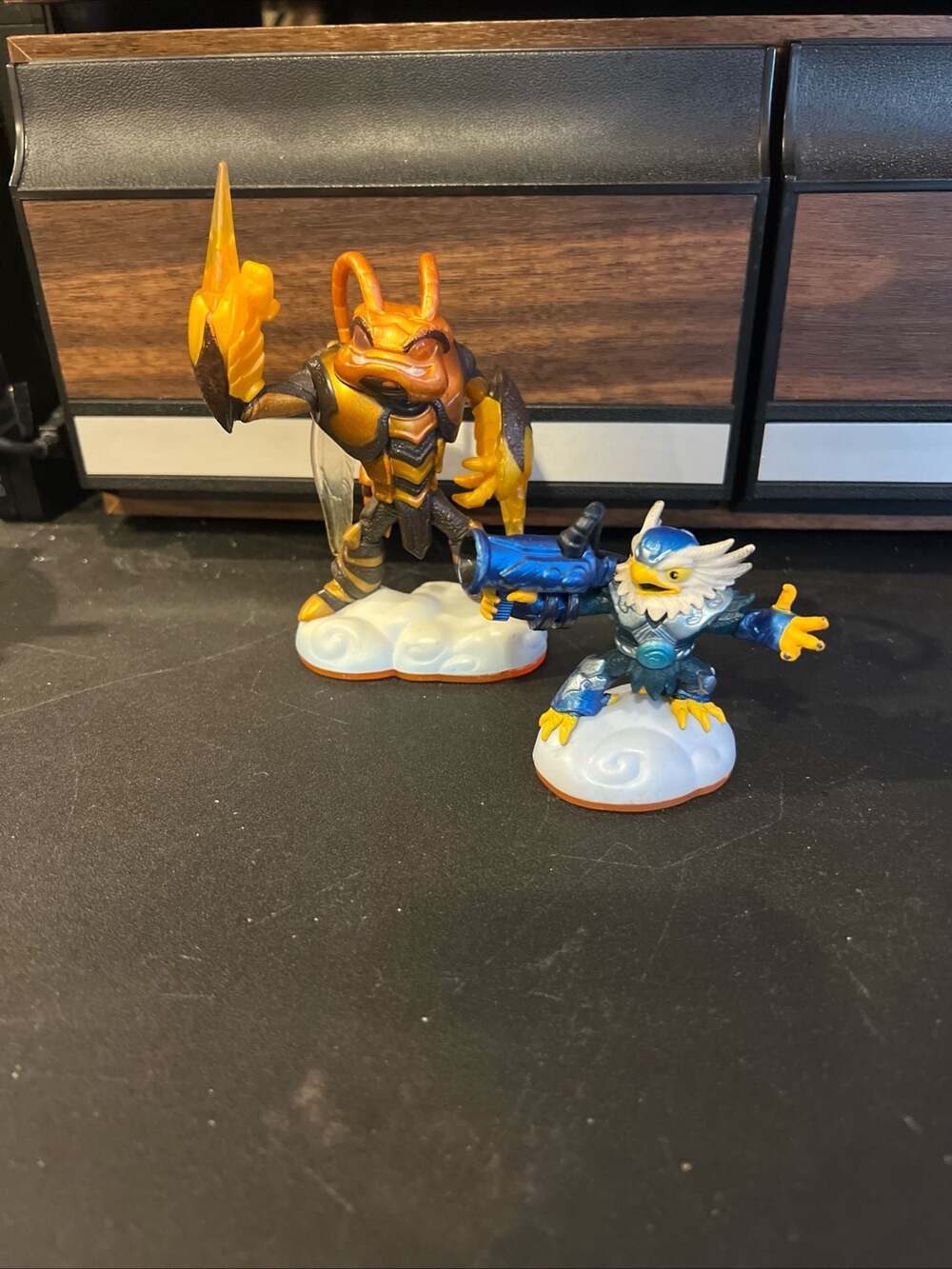 Skylanders Giants Swarm and Jet Vac Figure Bundle